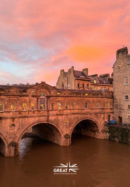 Bath'un ünlü Pulteney Köprüsü gün batımında / Fikret Can Kuşadalı
